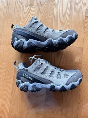 The Oboz Women's Sawtooth Il BDry Waterproof Low Hiking Boots Size 10.5
